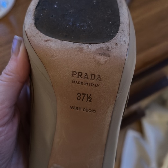 Prada Tan Scalloped Heels 37 1/2 - Picture 6 of 9